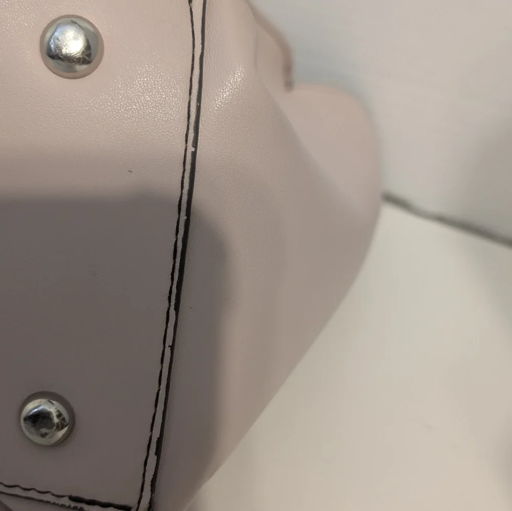 London Fog Pale Pink Leather‎ Handbag With Pockets